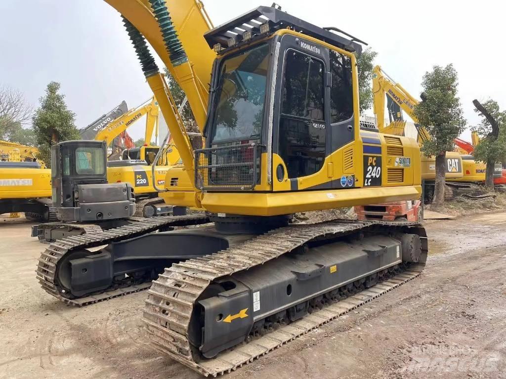 Komatsu PC240-8 Pásová rýpadla
