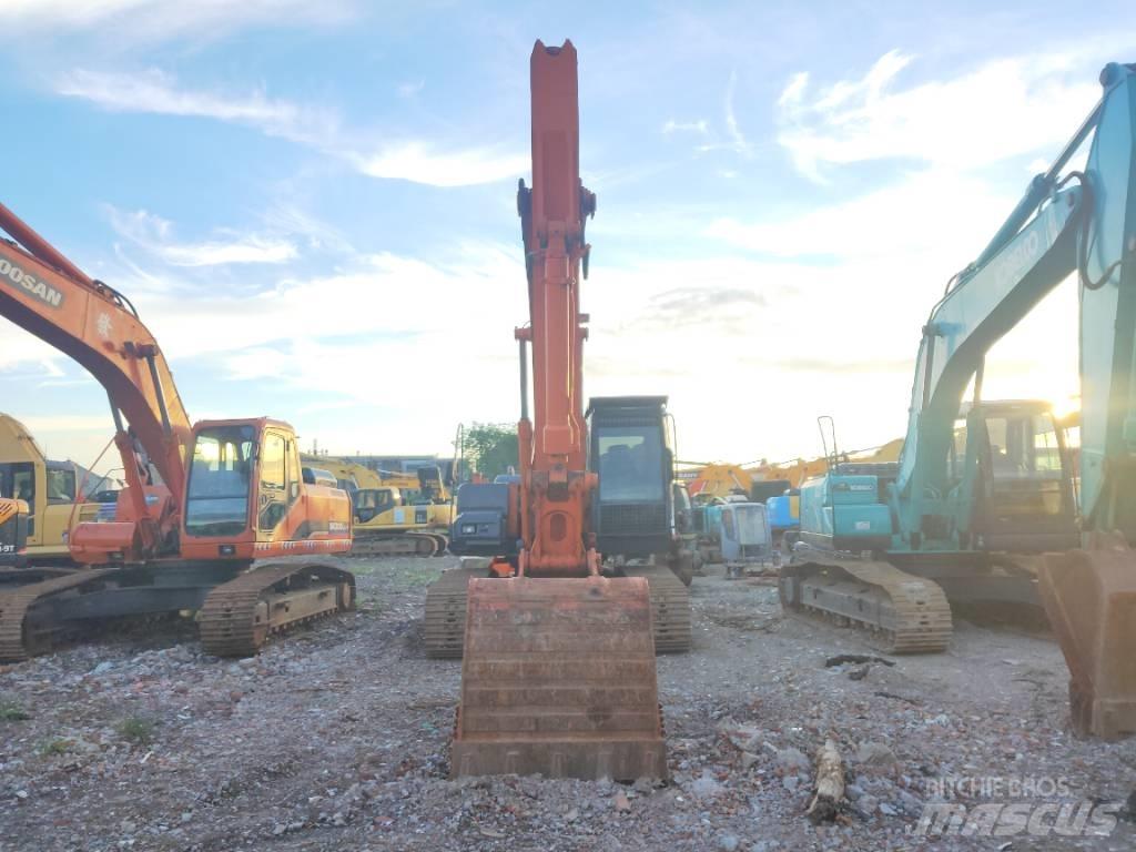 Hitachi ZX 210 Pásová rýpadla