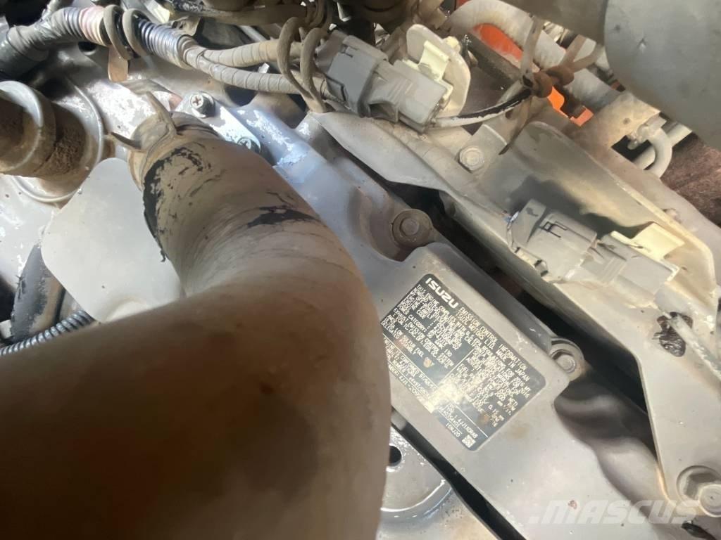 Hitachi ZX 135 US-6 Pásová rýpadla