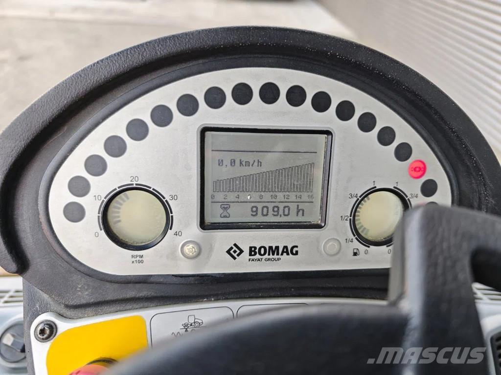 Bomag BW 177 D-5 Pneumatikové válce