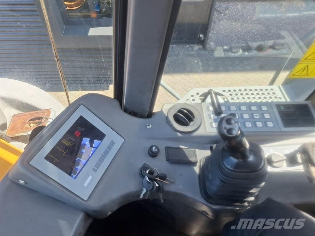 Liebherr L580 Kolové nakladače