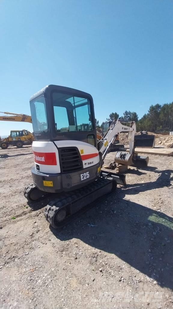 Bobcat E 25 Mini rýpadla < 7t
