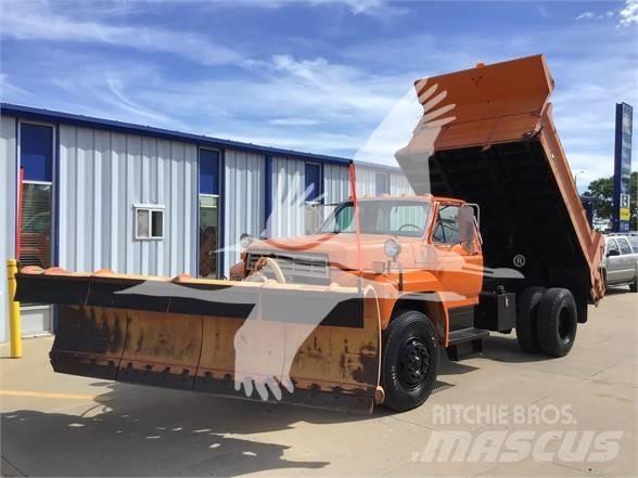 Ford F800 Sypače písku a soli
