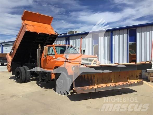 Ford F800 Sypače písku a soli