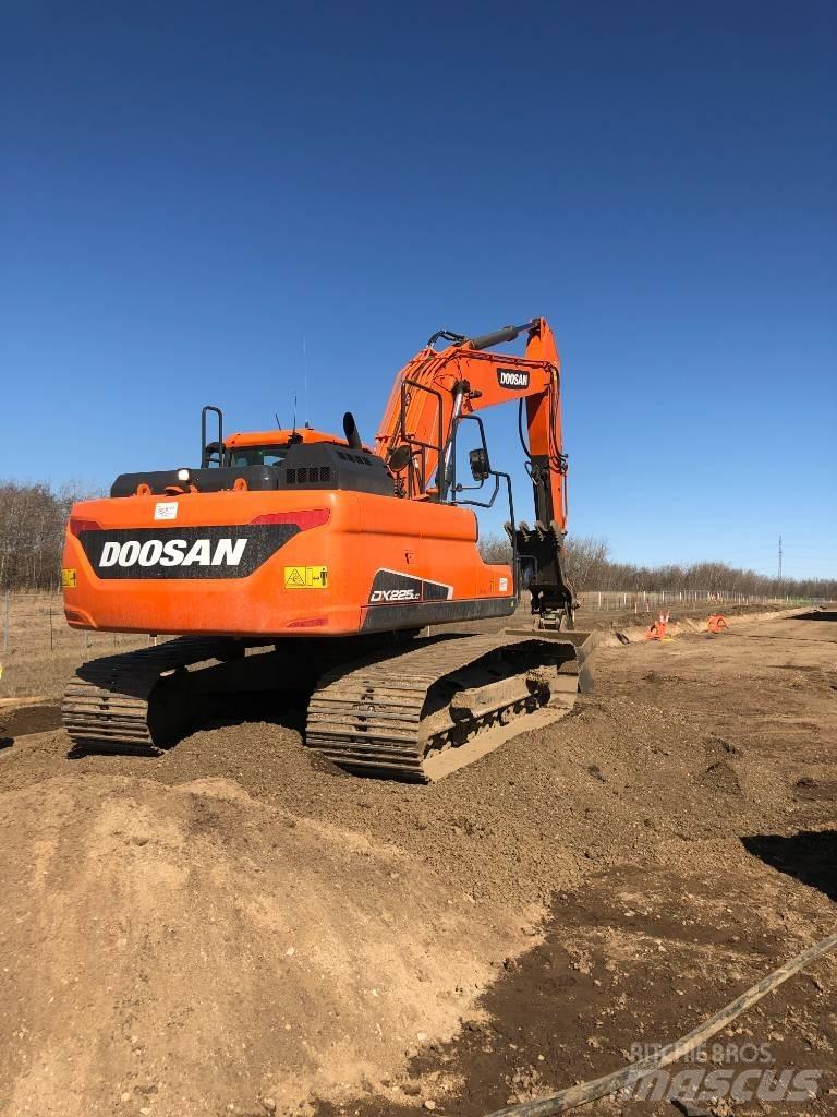 Develon DX225LC-5 Pásová rýpadla