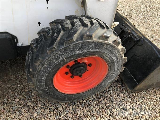 Bobcat S 300 Smykem řízené nakladače