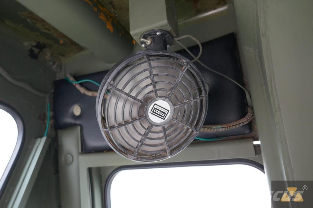 CAT D7G Ex-army Pásové dozery