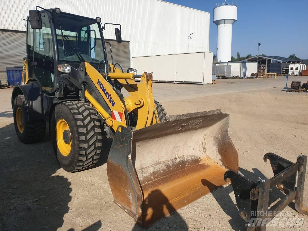 Komatsu WA80M-8E0 Kolové nakladače