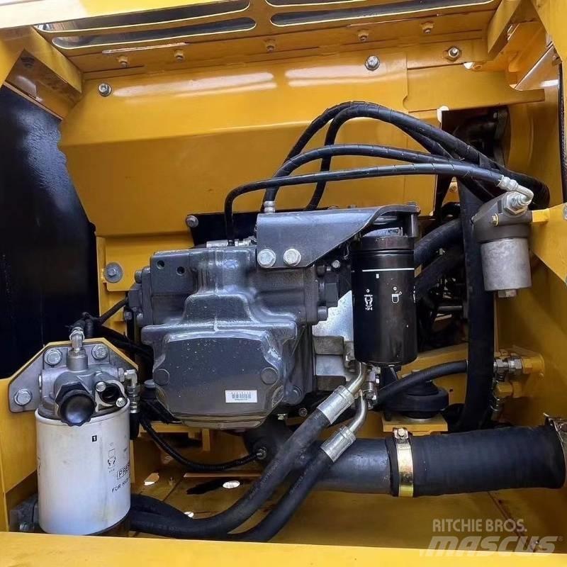Komatsu PC 220 Pásová rýpadla