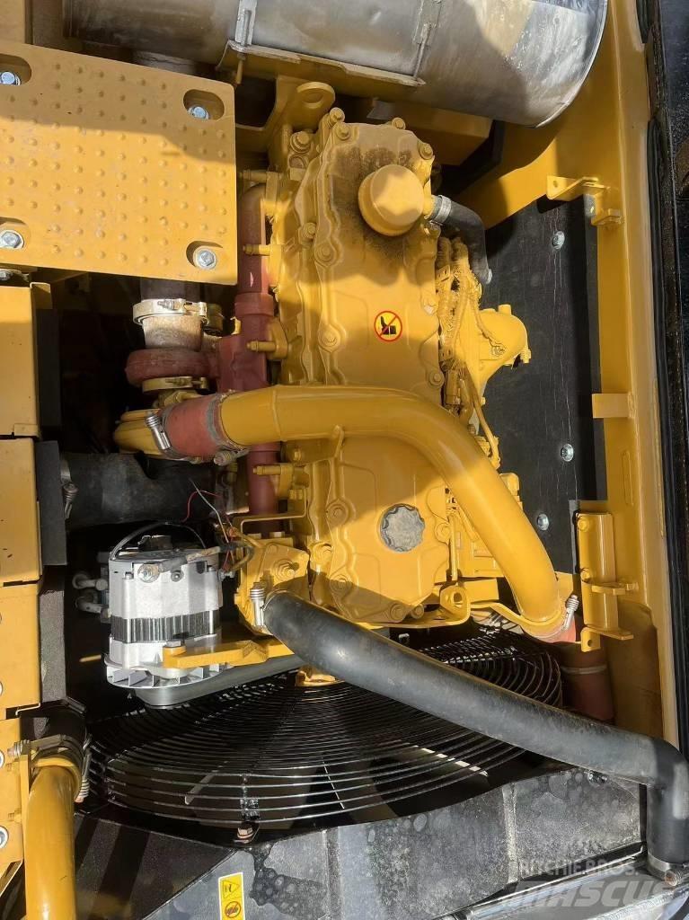 CAT 325d Pásová rýpadla
