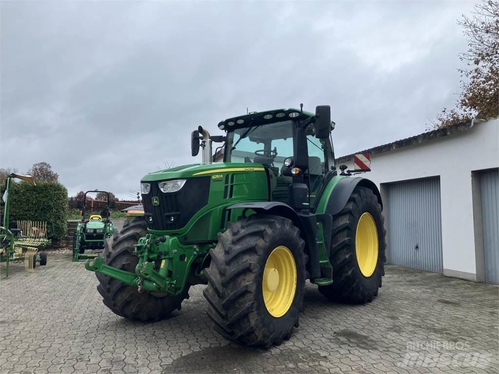 John Deere 6250R Traktory