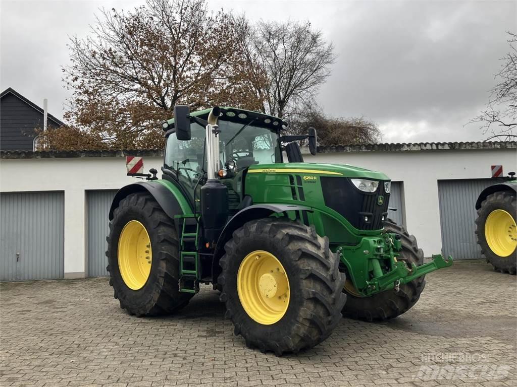 John Deere 6250R Traktory