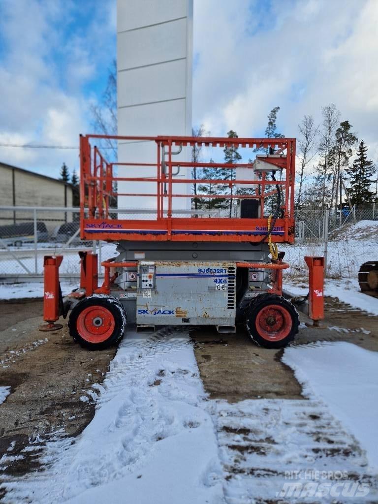 SkyJack SJ 6832 RT Nůžková zvedací plošina