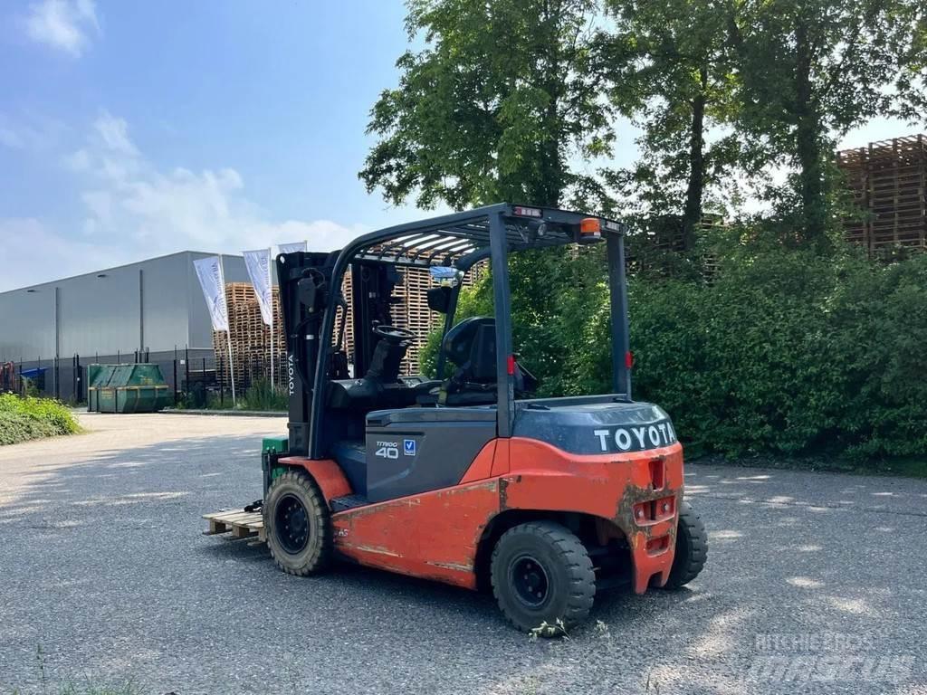 Toyota 8FBMT40 Akumulátorové vozíky