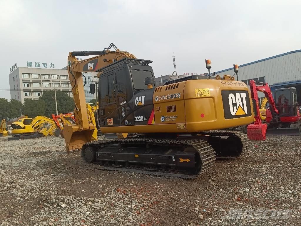 CAT 323 D Pásová rýpadla