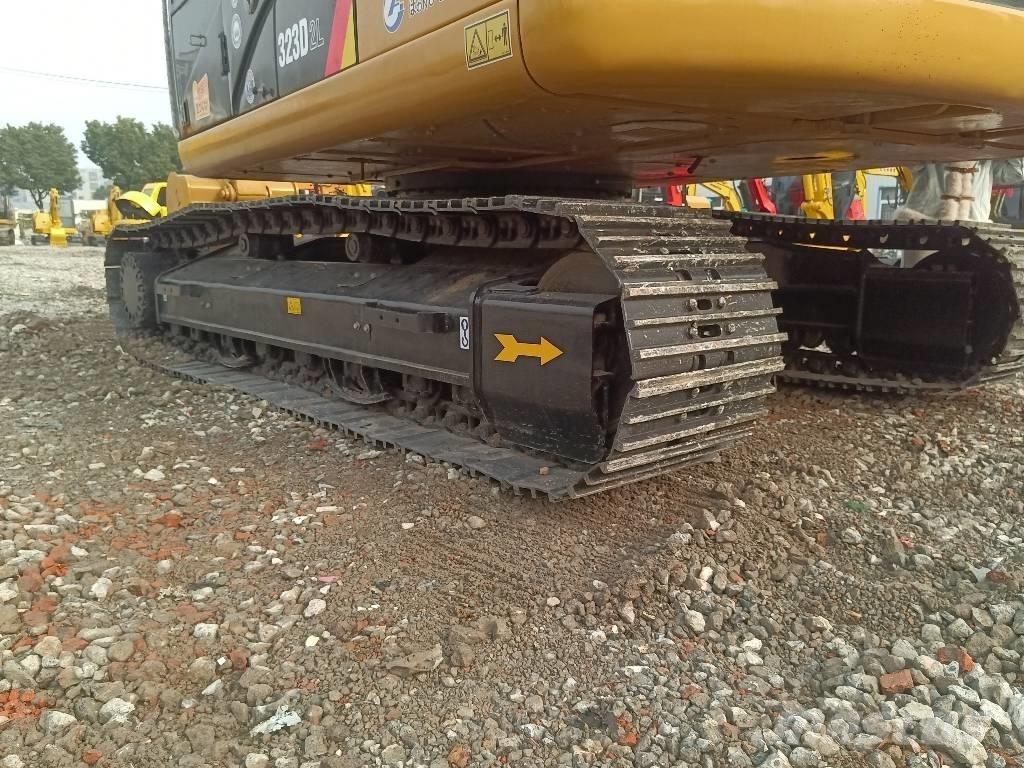 CAT 323 D Pásová rýpadla