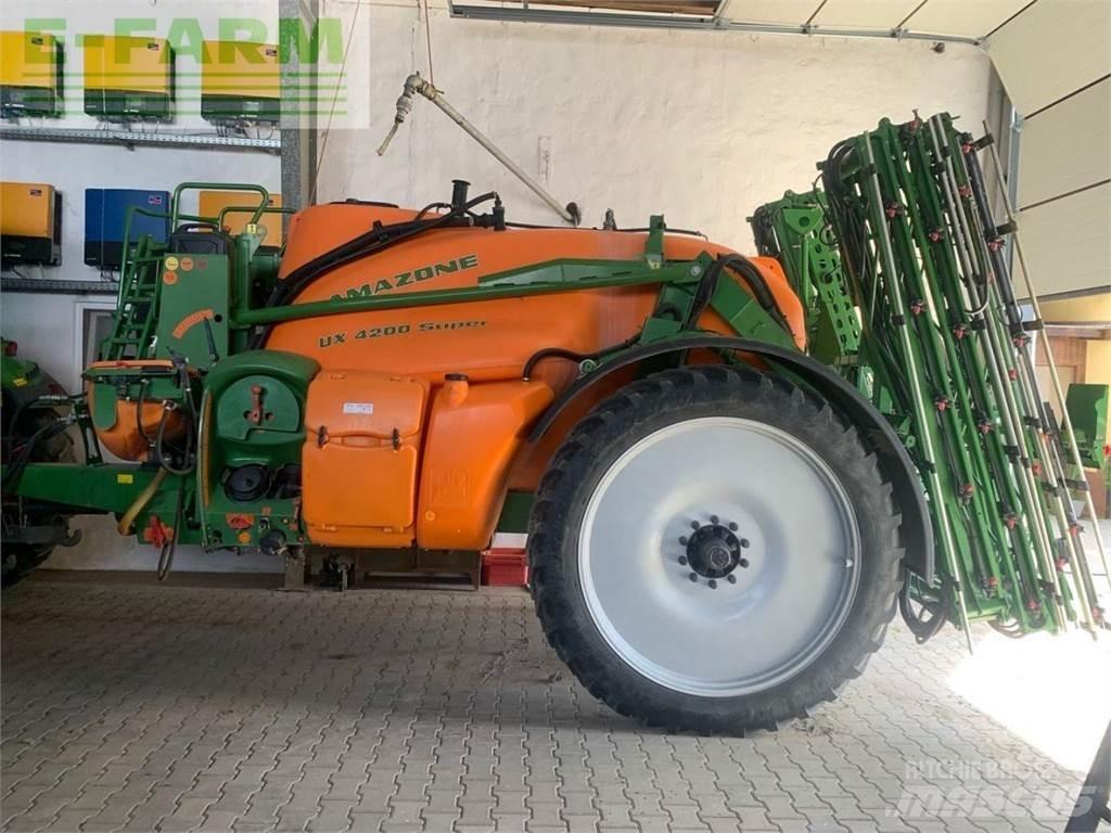Amazone UX4200 Tažené postřikovače