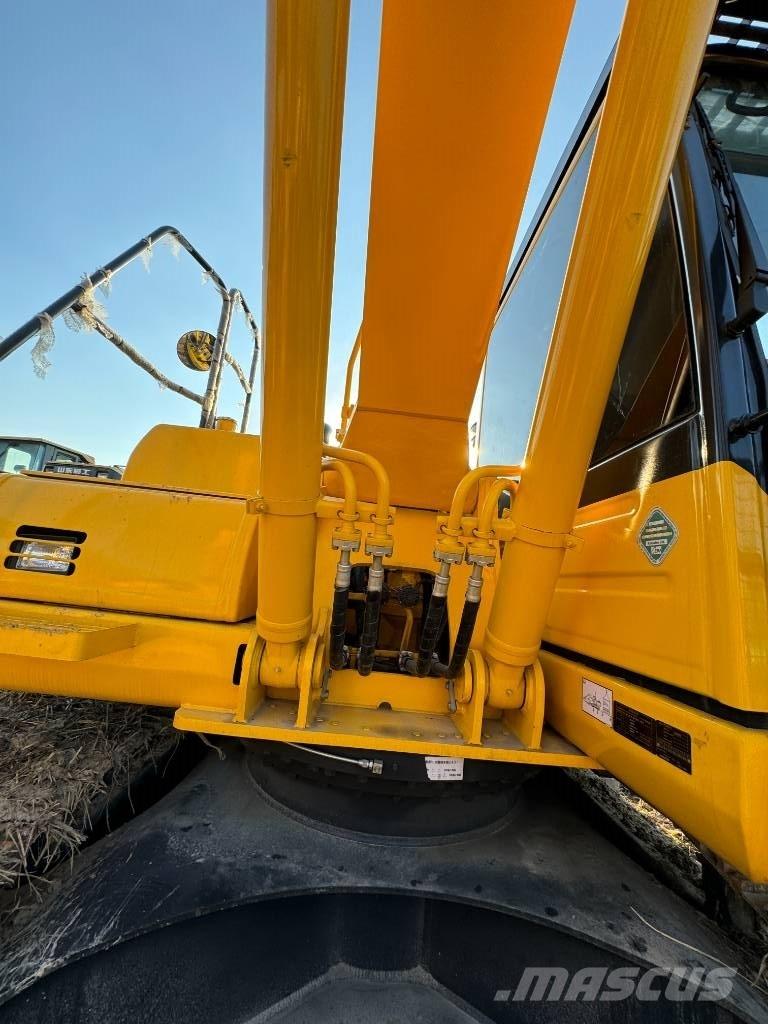 Komatsu PC 210 Pásová rýpadla