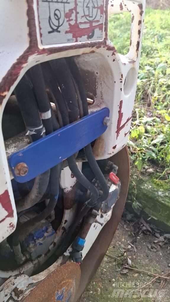 Dynapac CC1200 VI Tandemové válce