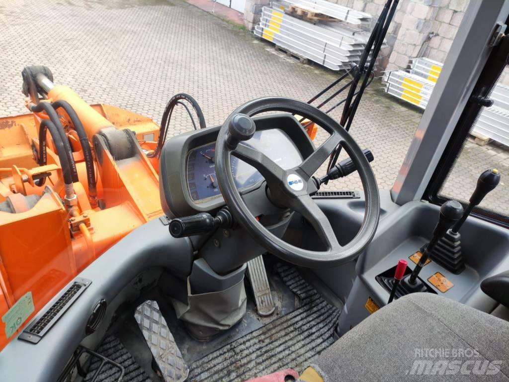 Fiat-Hitachi W90 Kolové nakladače