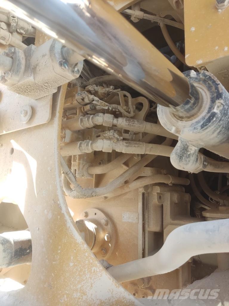 CAT 966 M Kolové nakladače