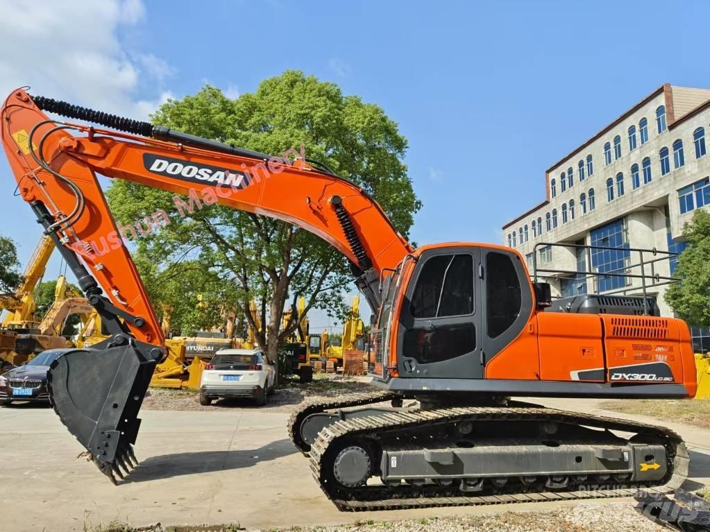 Doosan DX 300 Pásová rýpadla