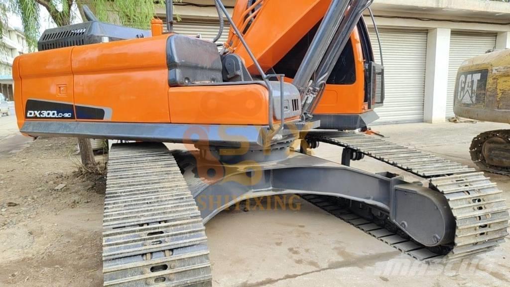 Doosan DX 300 Pásová rýpadla