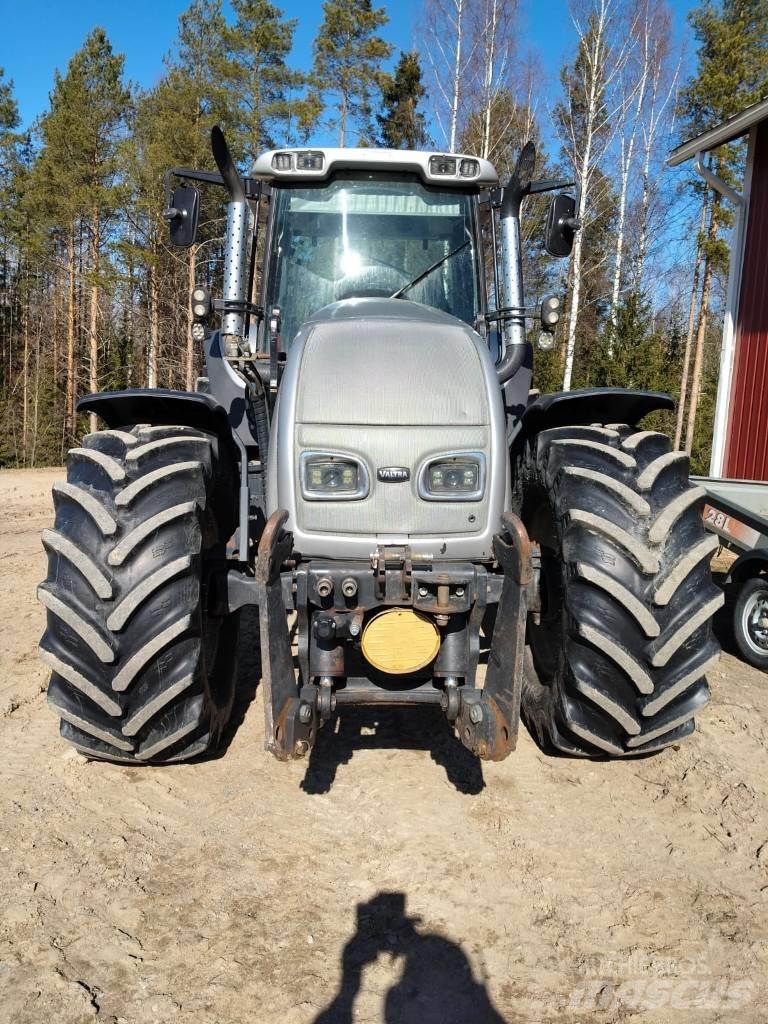 Valtra T130 Hi-Tek Traktory