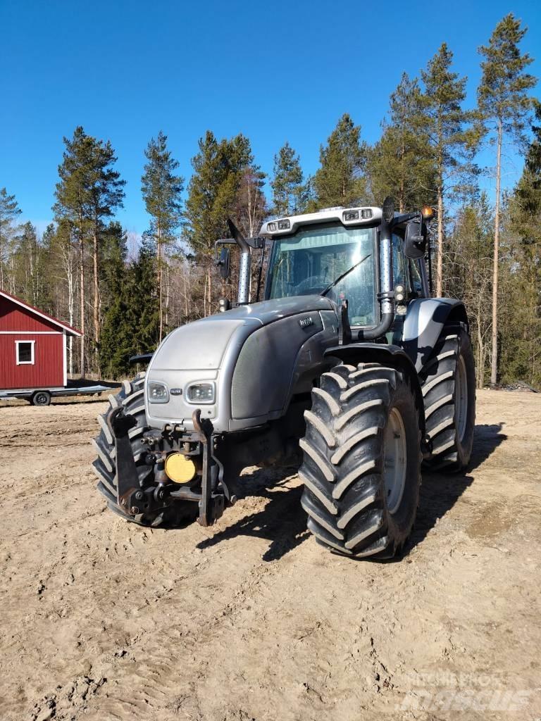 Valtra T130 Hi-Tek Traktory