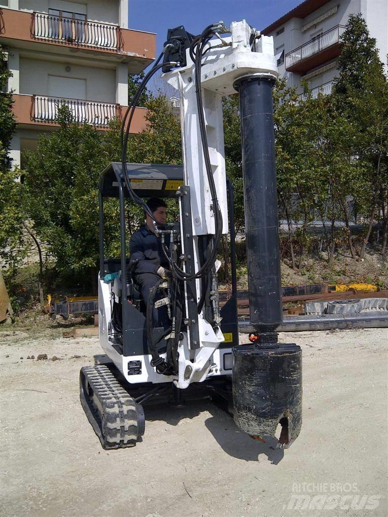 Tescar CF1 Pilířové jeřáby
