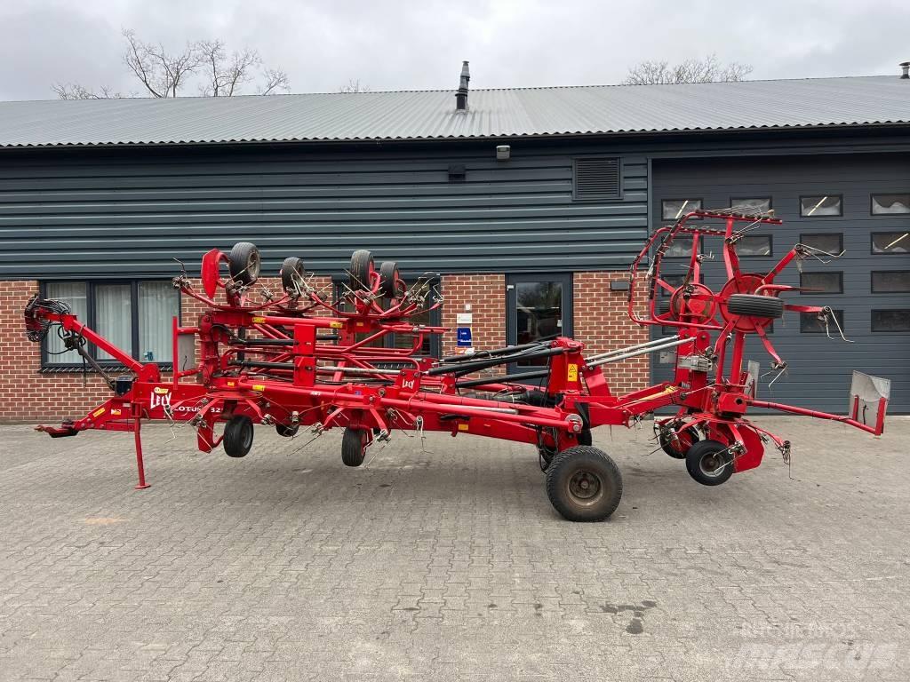 Lely Lotus 1325 Obraceče a shrabovače sena