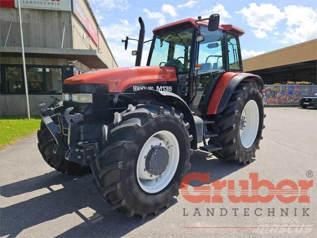 New Holland M 135 Traktory