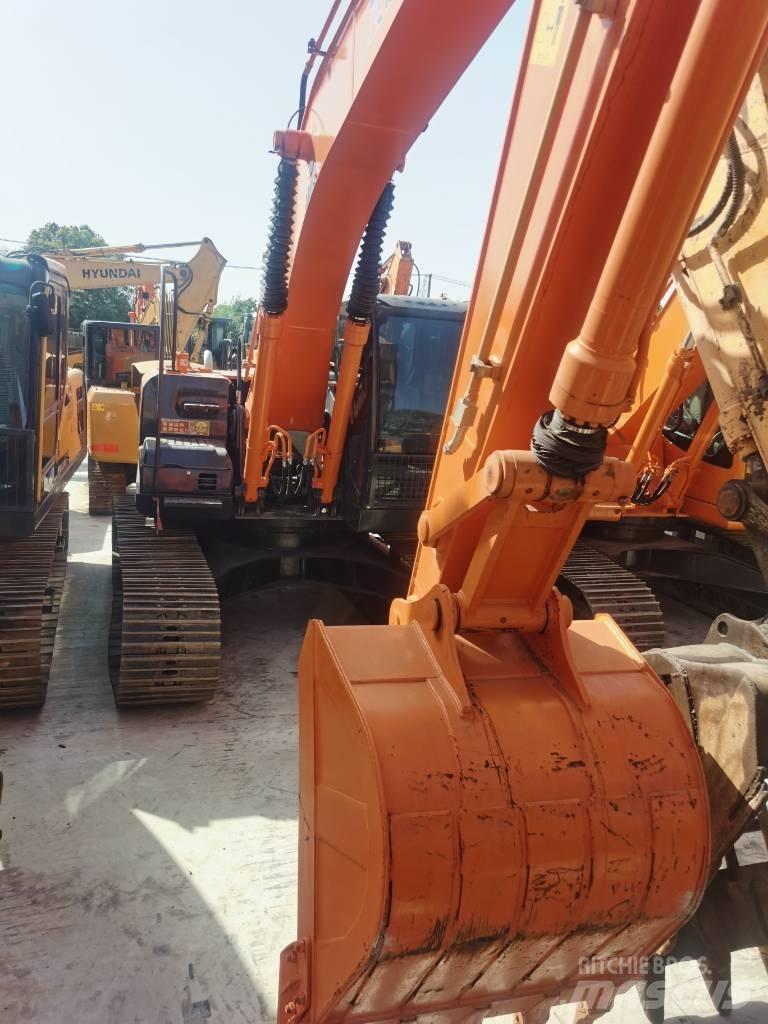Hitachi ZX 210 Pásová rýpadla