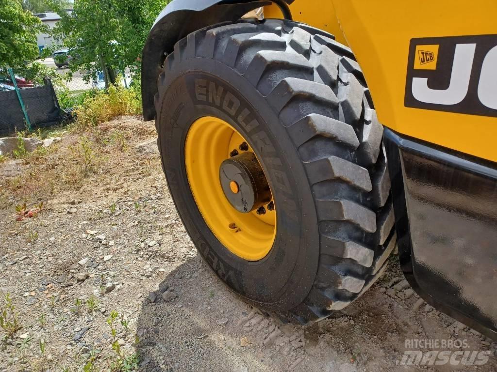 JCB 560-80 Agri Plus Teleskopické manipulátory