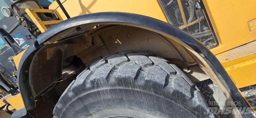 CAT 962 H Kolové nakladače