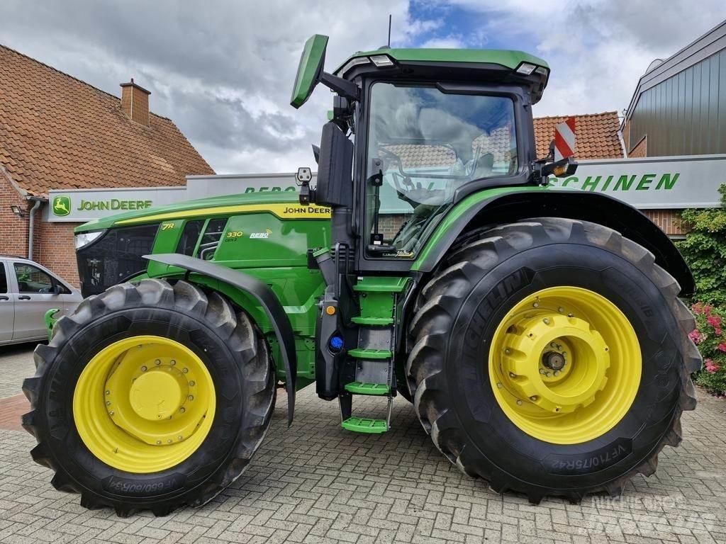 John Deere 7R330 Traktory