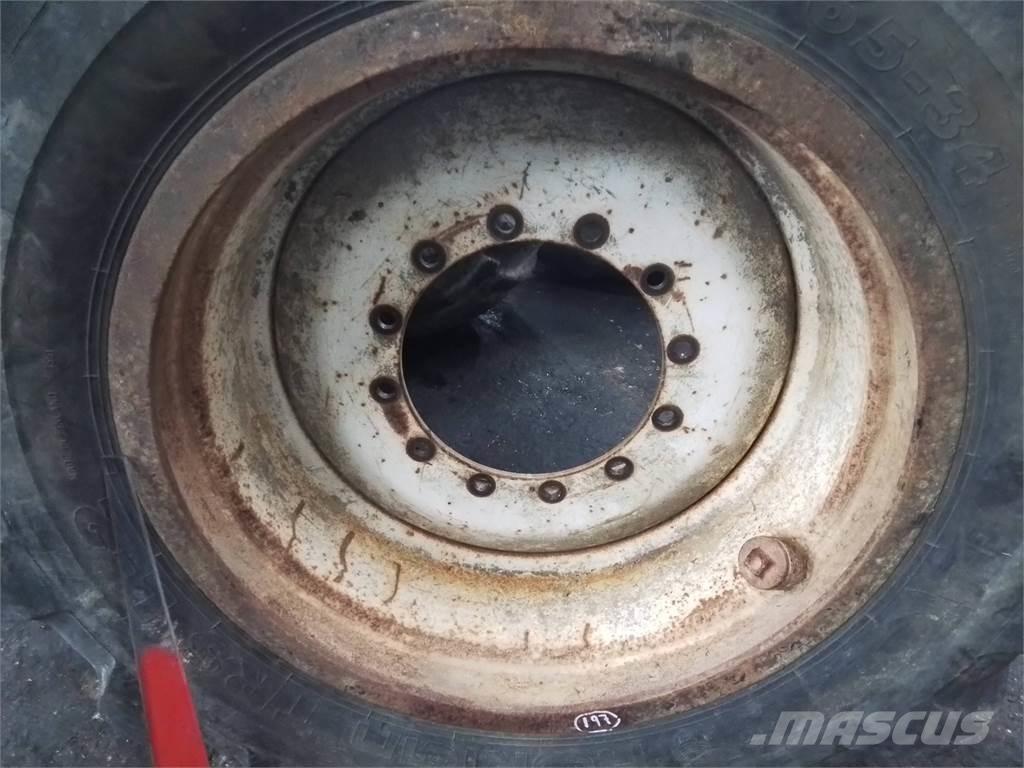 Valmet 836 20x34 Pneumatiky, kola a ráfky