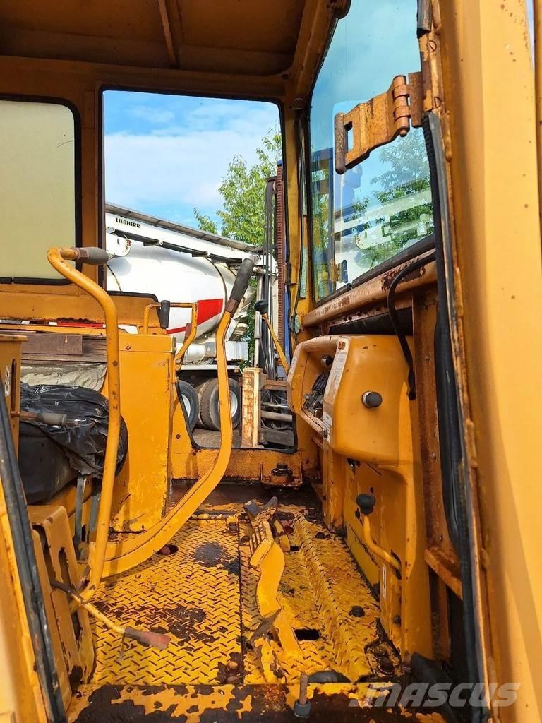 Komatsu D45-1 Pásové dozery