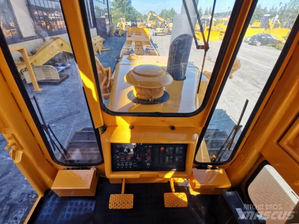 Dressta TD-20G Pásové dozery