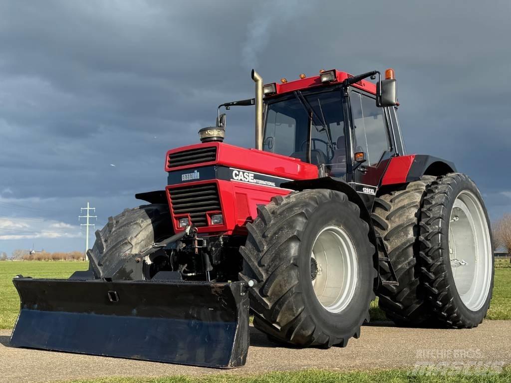 Case IH 1255 XL Traktory