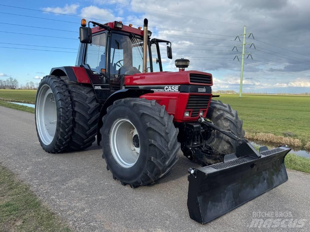Case IH 1255 XL Traktory