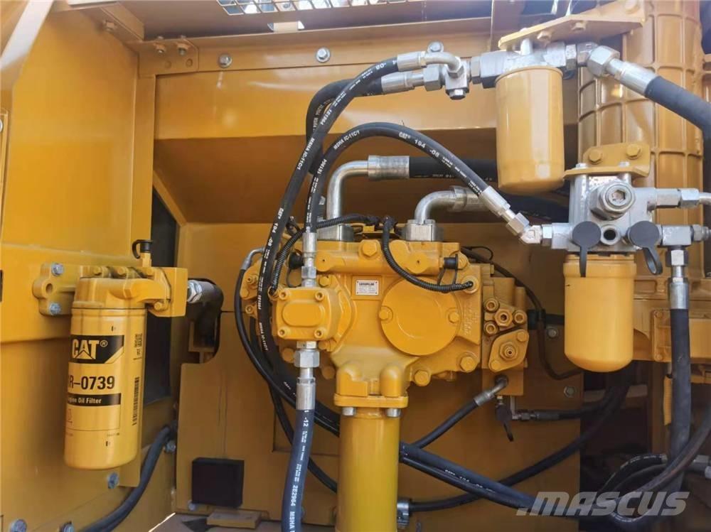 CAT 326D Pásová rýpadla