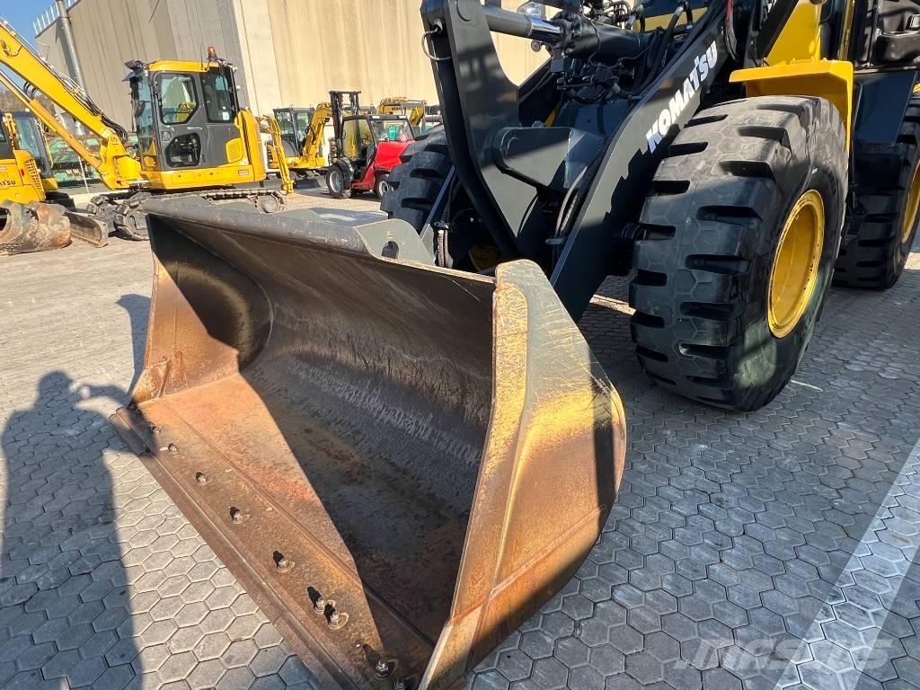 Komatsu WA 250 PZ-6 Kolové nakladače