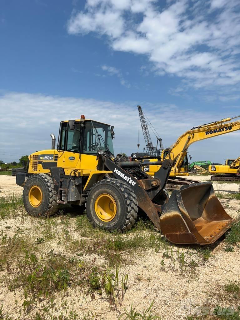 Komatsu WA 250 PZ-6 Kolové nakladače