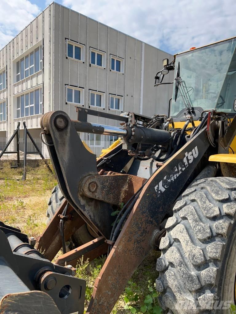 Komatsu WA 250 PZ-6 Kolové nakladače