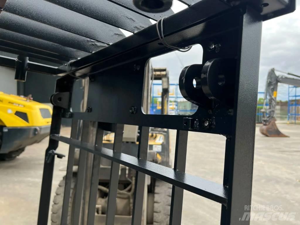CAT 329D Guard Kabiny a interiér