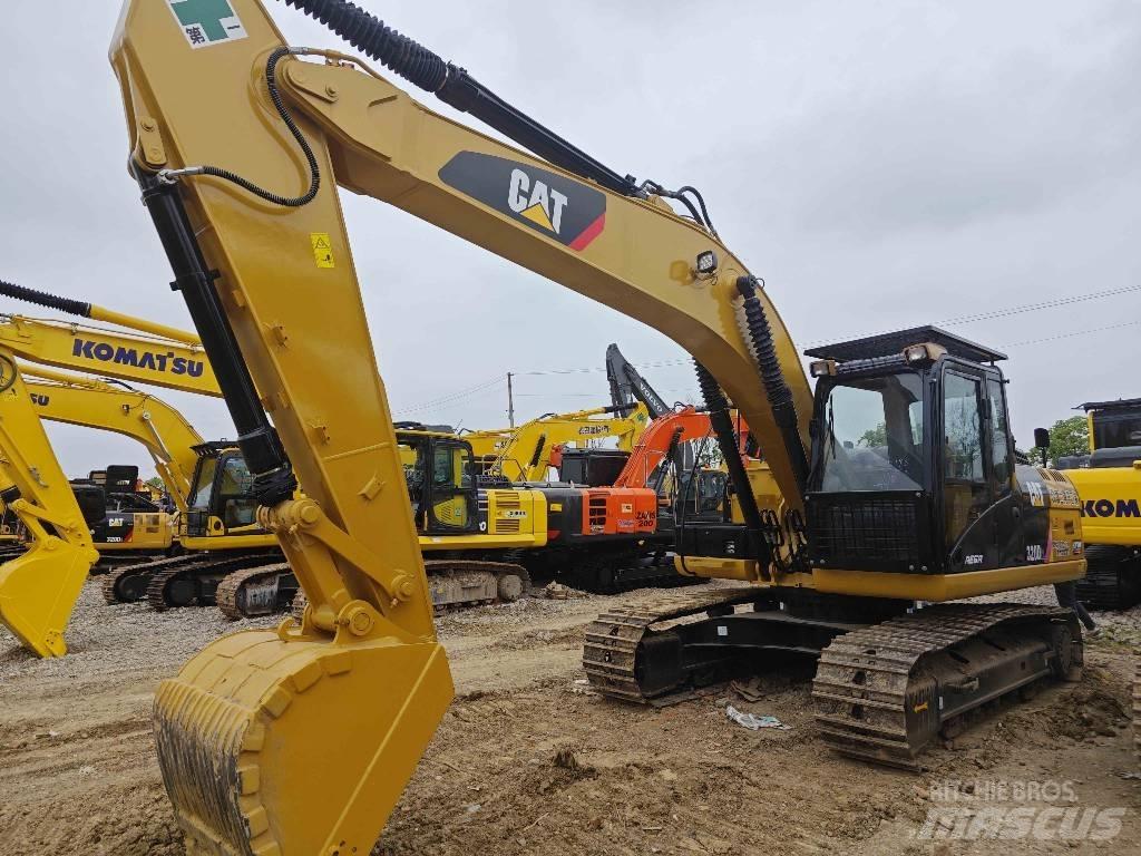 CAT CAT320d Midi rýpadla 7t - 12t
