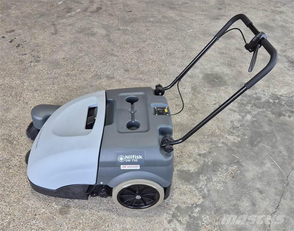 Nilfisk SW 750 Zametací stroje