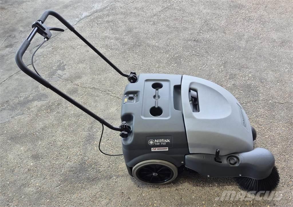 Nilfisk SW 750 Zametací stroje
