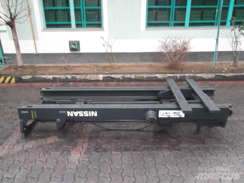 Nissan FD25 M-0441 Stožáry